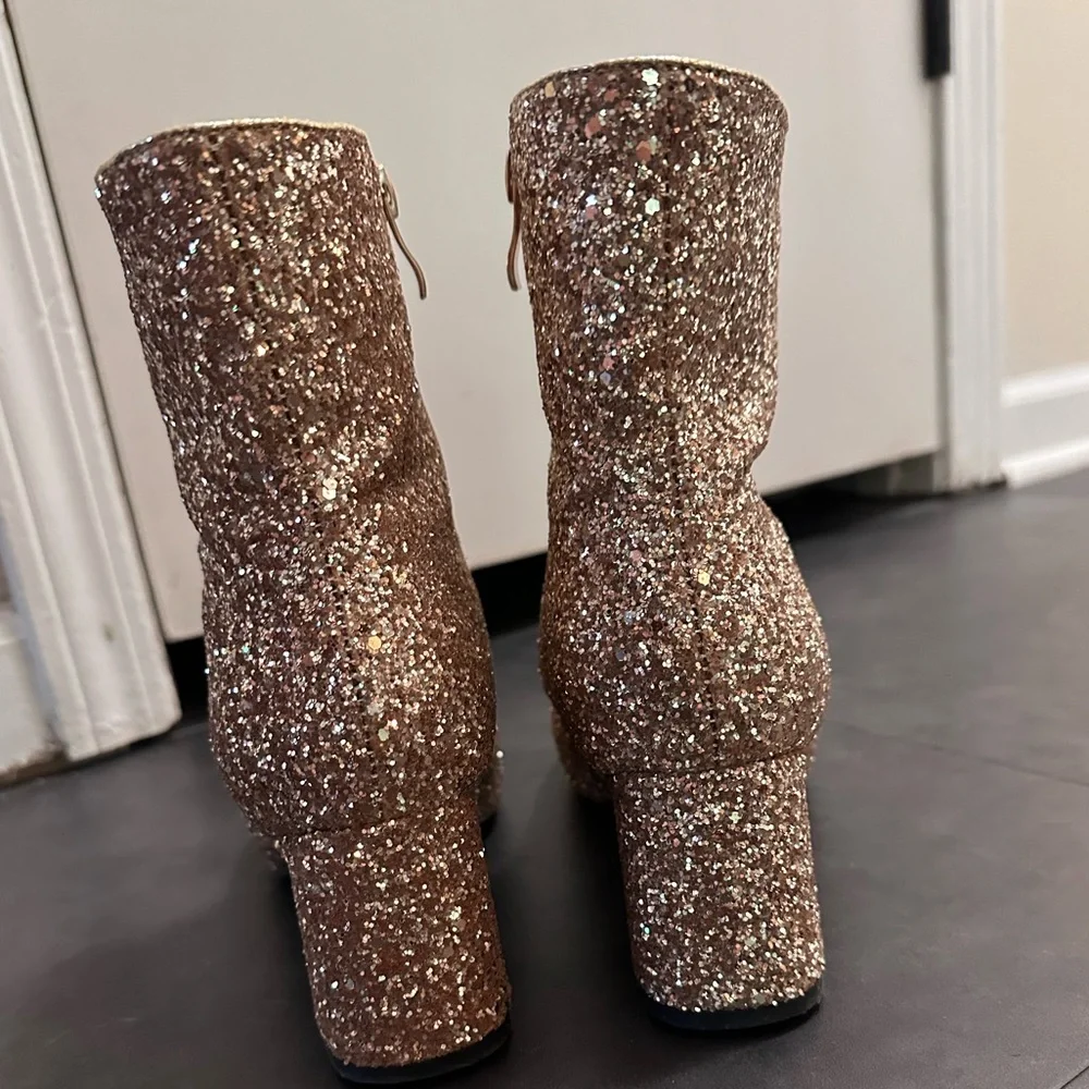 GoLd ⨠sPaRkLe HEEEELS!!!! - Picture 6 of 8
